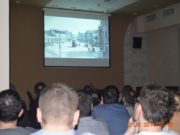 POD ISTIM KROVOM – TELO JEKH KHER