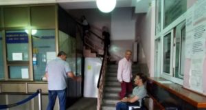 Ljudi u kolicima, i pored upozorenja, diskriminisani na javnoj raspravi o diskriminaciji